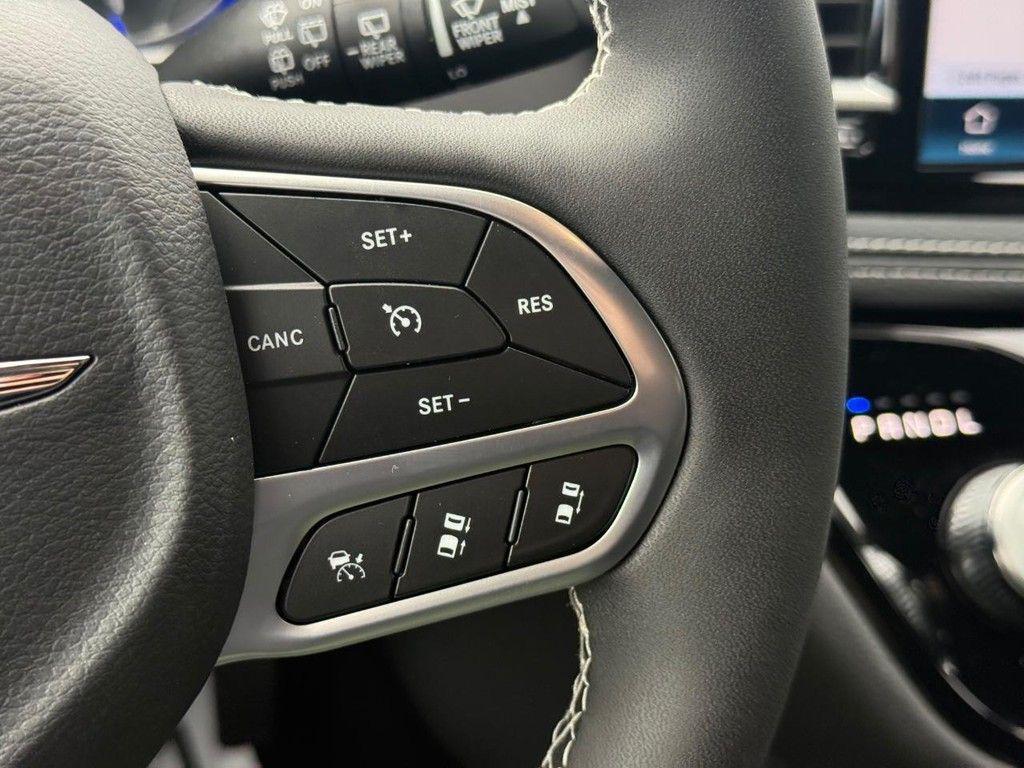 new 2025 Chrysler Pacifica car, priced at $40,688