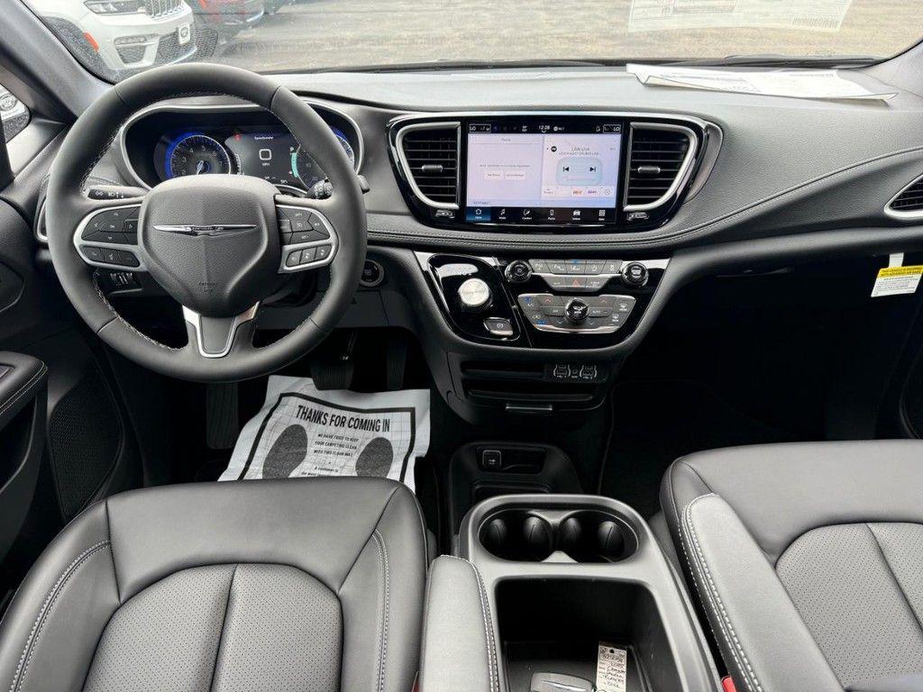 new 2025 Chrysler Pacifica car, priced at $40,688