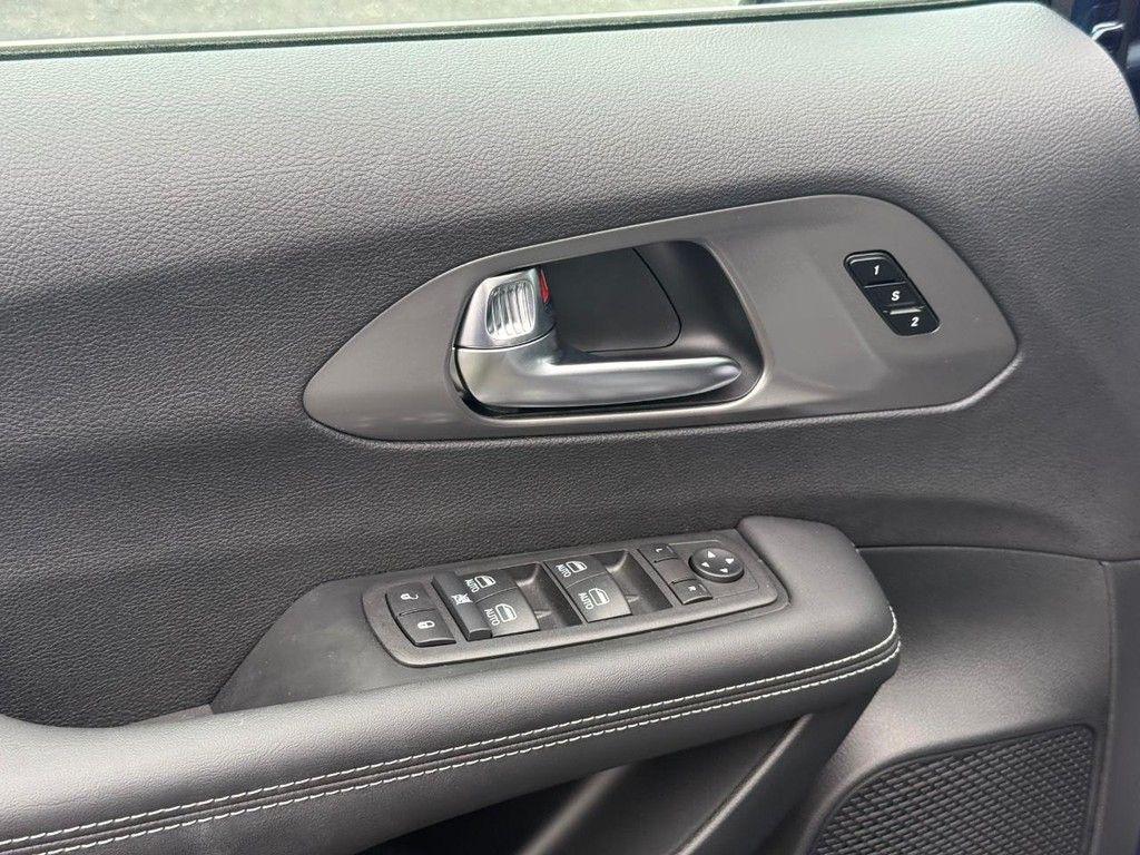 new 2025 Chrysler Pacifica car, priced at $40,688