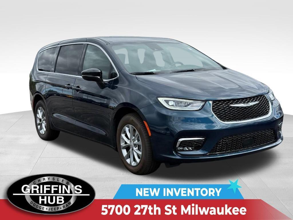 new 2025 Chrysler Pacifica car, priced at $40,688