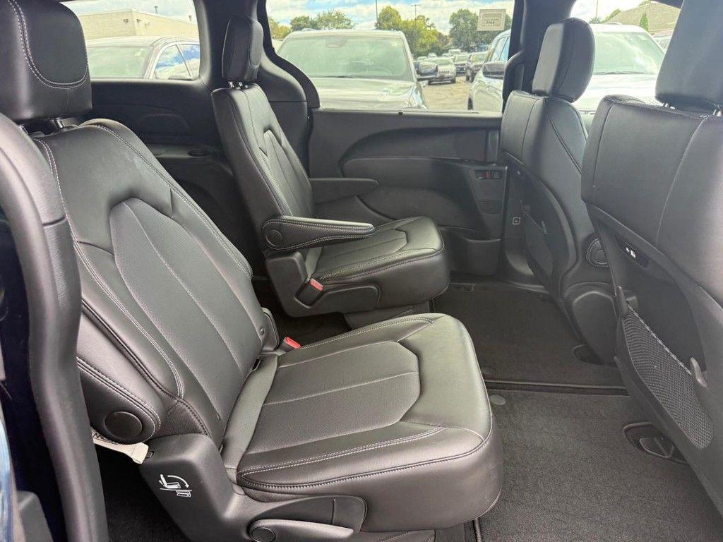 new 2025 Chrysler Pacifica car, priced at $40,688