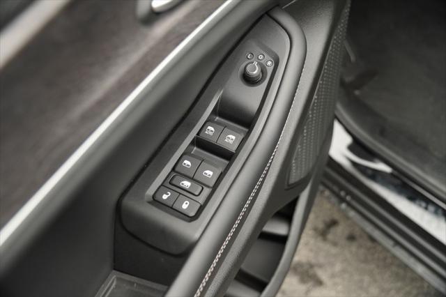 new 2025 Jeep Grand Cherokee car, priced at $46,036