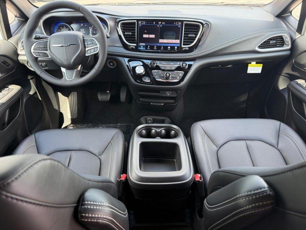 new 2026 Chrysler Pacifica car, priced at $43,996