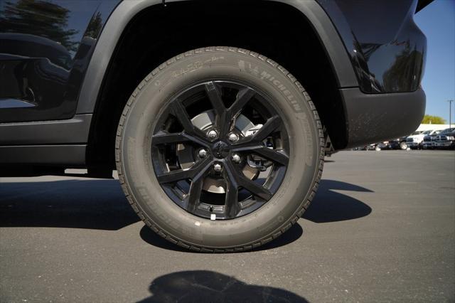 new 2025 Jeep Grand Cherokee car, priced at $47,525