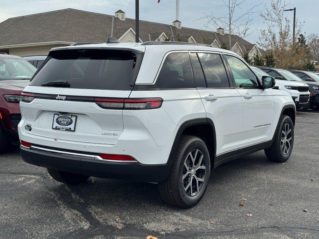 new 2025 Jeep Grand Cherokee car, priced at $46,982