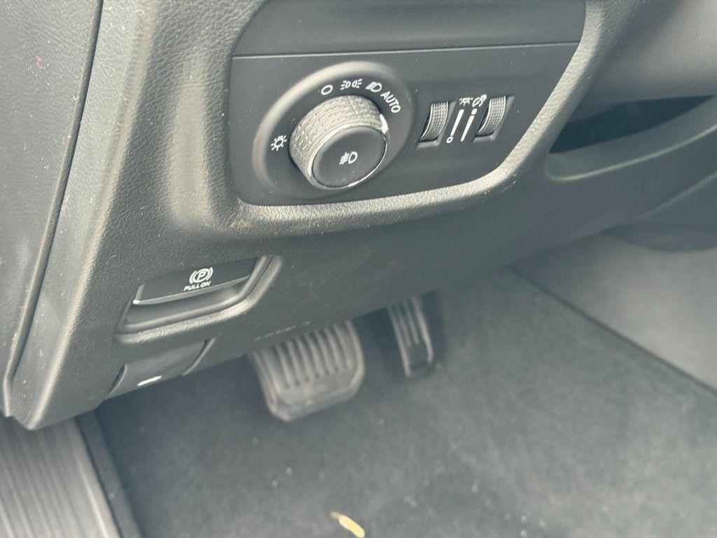 new 2025 Jeep Grand Cherokee car, priced at $46,982