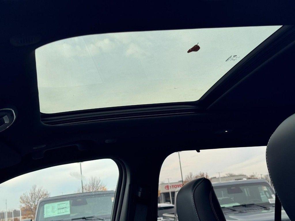 new 2025 Jeep Grand Cherokee car, priced at $46,982