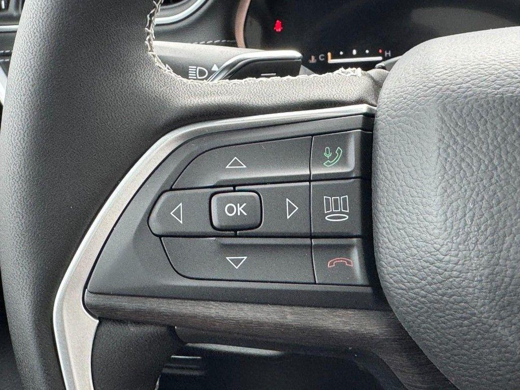 new 2025 Jeep Grand Cherokee car, priced at $46,982