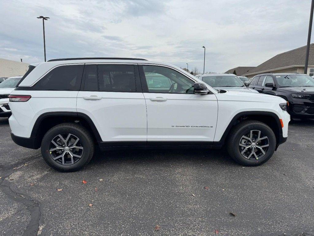 new 2025 Jeep Grand Cherokee car, priced at $46,982