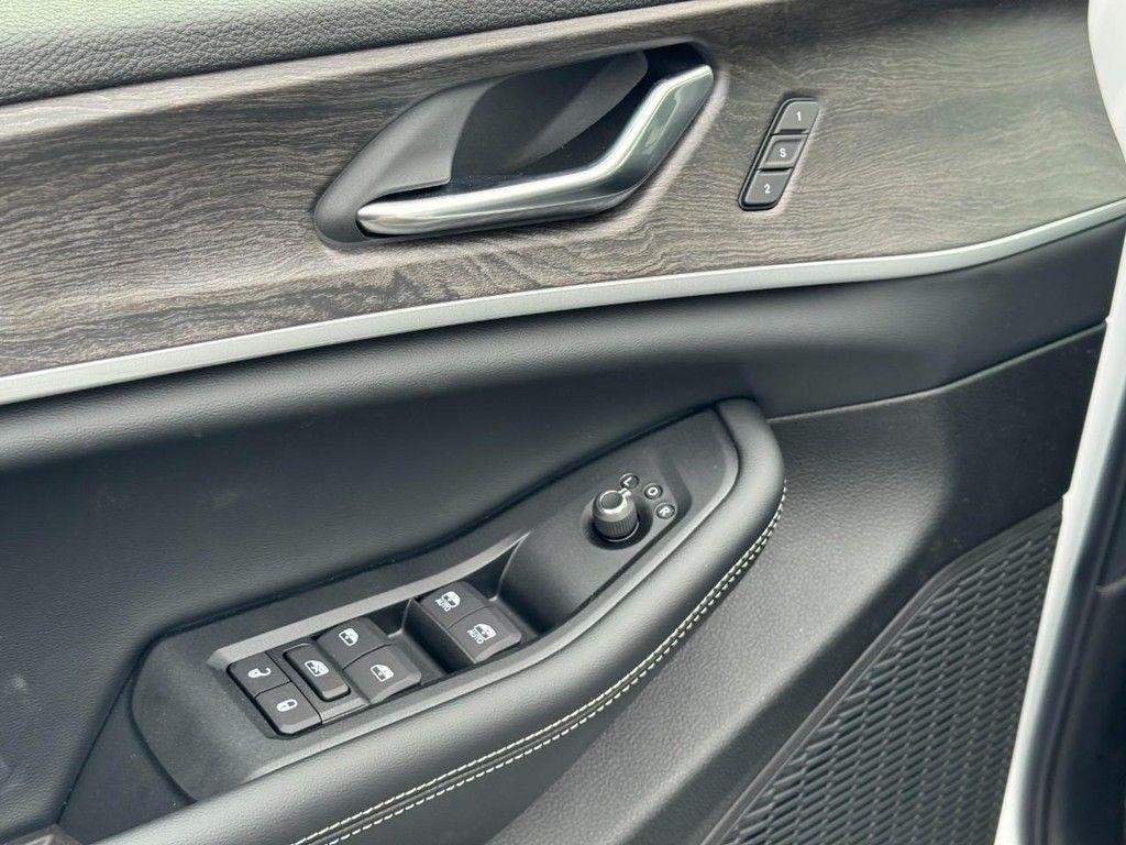 new 2025 Jeep Grand Cherokee car, priced at $46,982