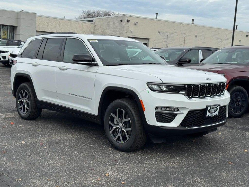 new 2025 Jeep Grand Cherokee car, priced at $46,982