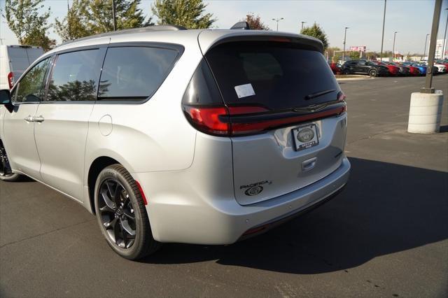 new 2024 Chrysler Pacifica car, priced at $44,433