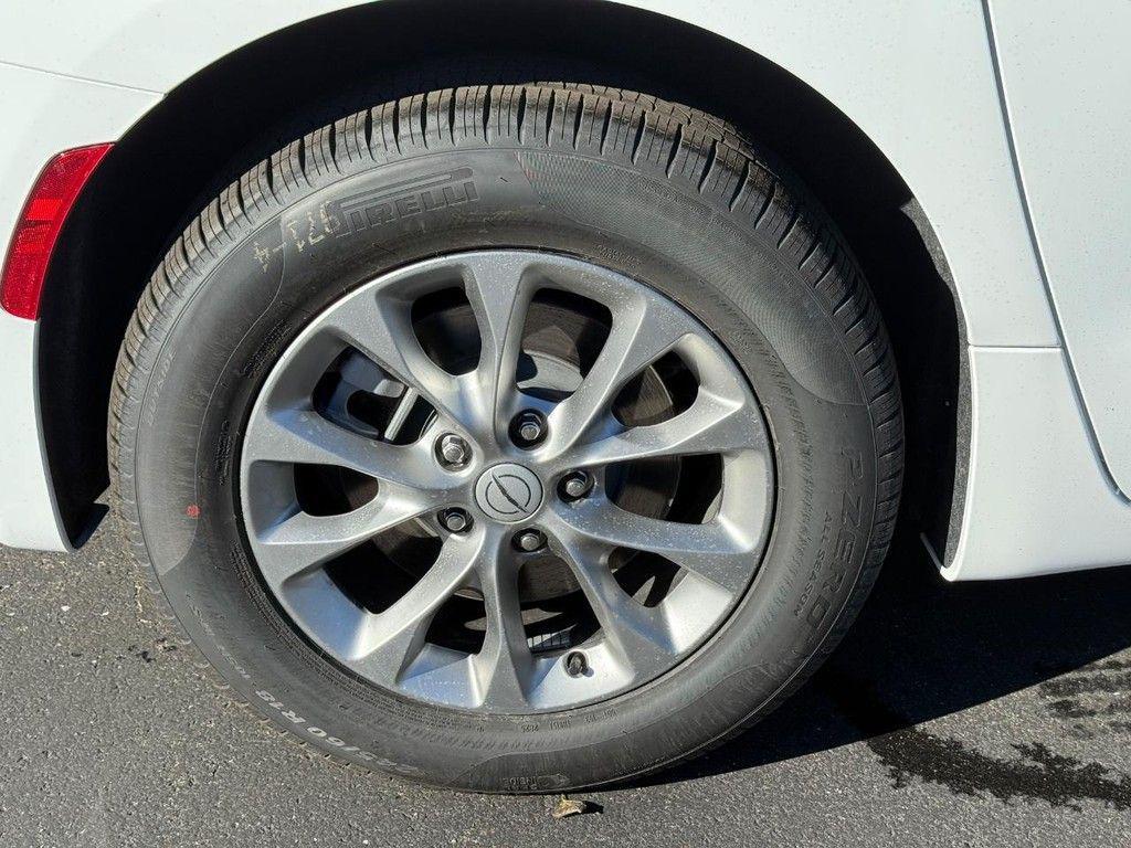 new 2026 Chrysler Pacifica car, priced at $45,877