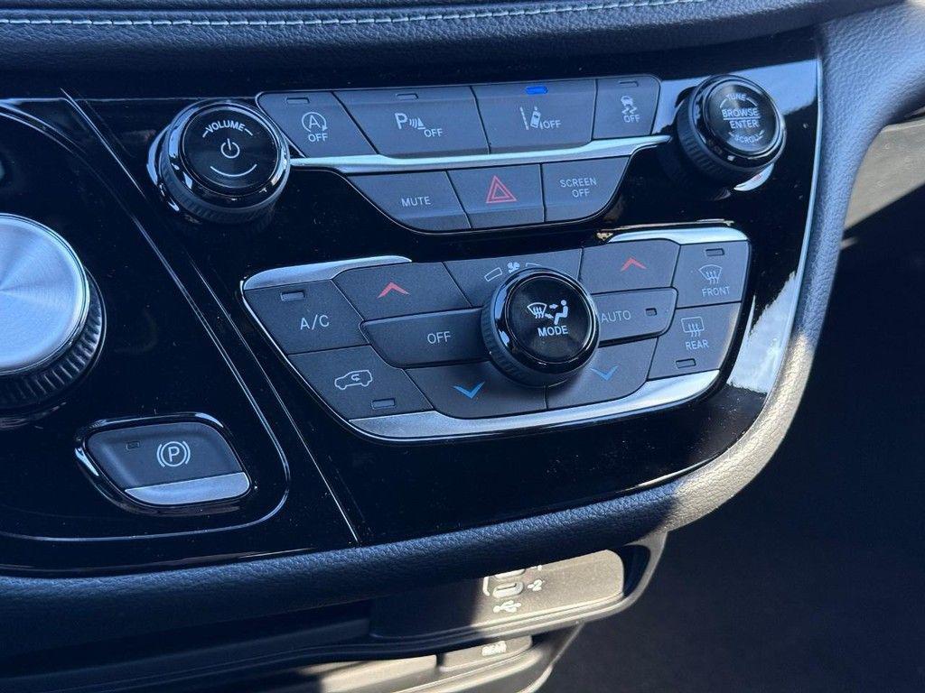 new 2026 Chrysler Pacifica car, priced at $45,877