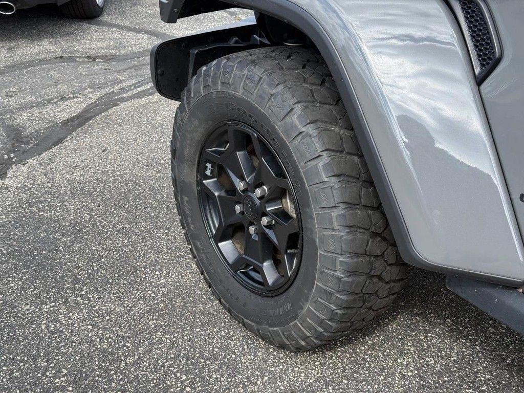 used 2022 Jeep Gladiator car, priced at $32,976