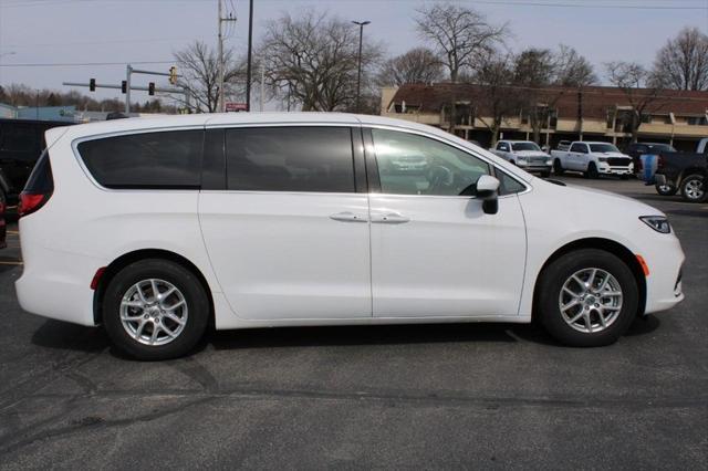 new 2023 Chrysler Pacifica car, priced at $40,127