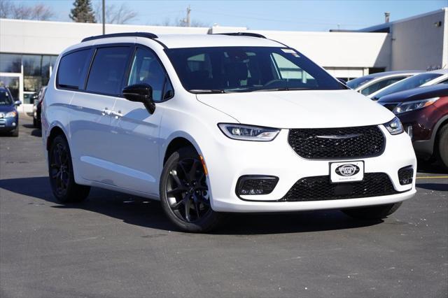 new 2024 Chrysler Pacifica car, priced at $40,489