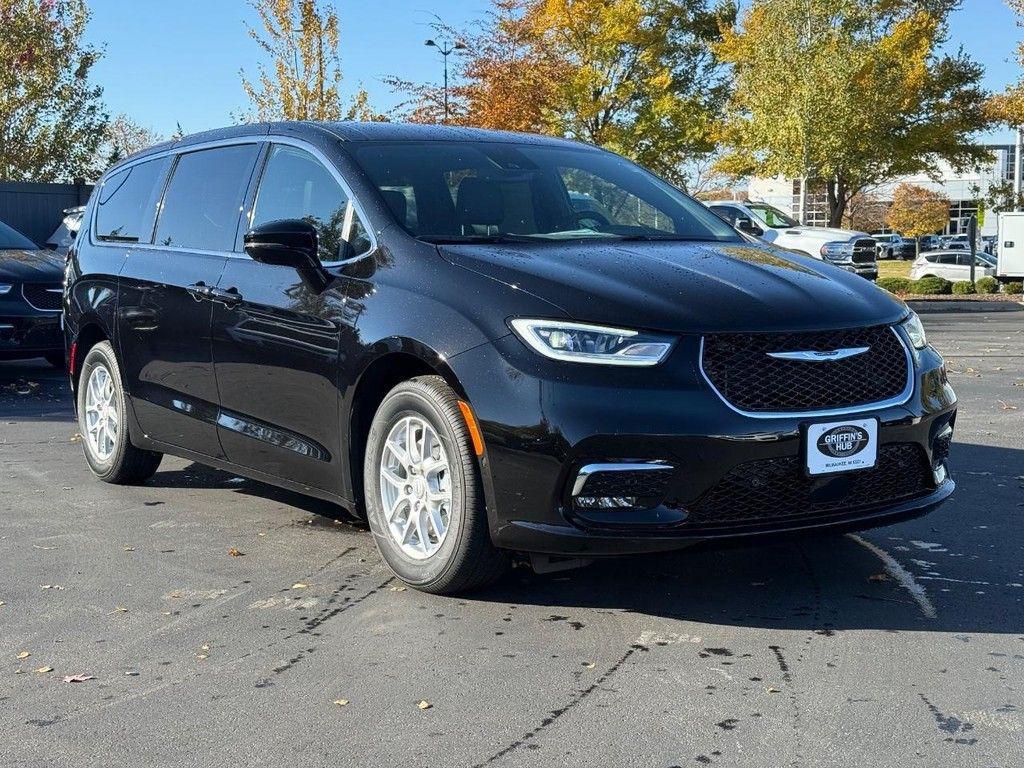 new 2026 Chrysler Pacifica car, priced at $41,264