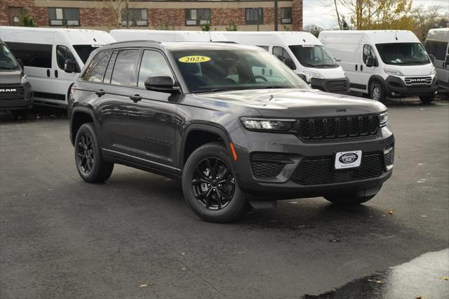 new 2025 Jeep Grand Cherokee car, priced at $46,025