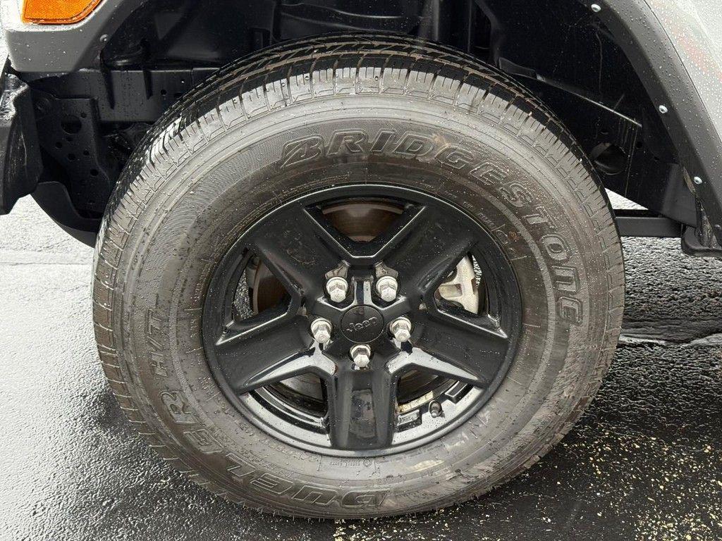 used 2021 Jeep Gladiator car, priced at $31,140