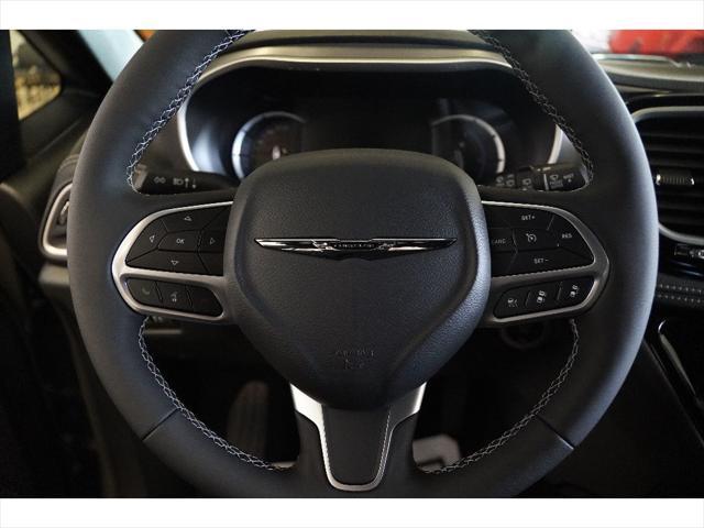 new 2025 Chrysler Pacifica Hybrid car, priced at $53,501