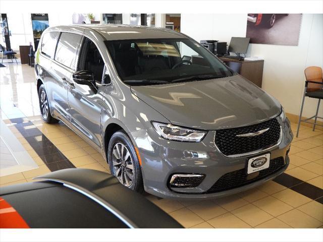 new 2025 Chrysler Pacifica Hybrid car, priced at $53,501