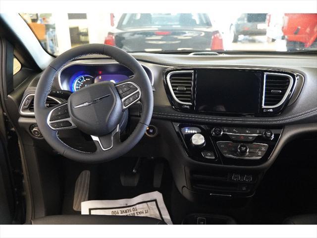 new 2025 Chrysler Pacifica Hybrid car, priced at $53,501