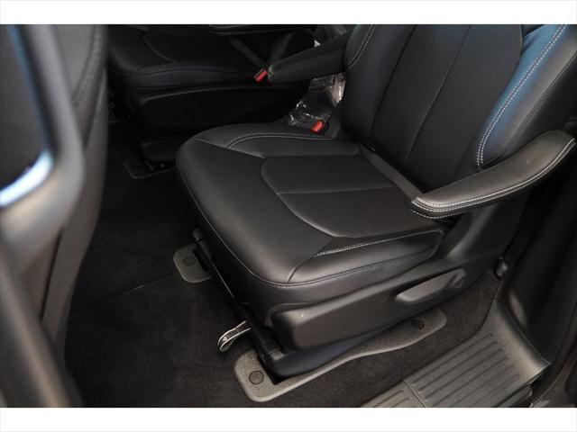 new 2025 Chrysler Pacifica Hybrid car, priced at $53,501