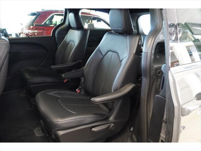 new 2025 Chrysler Pacifica Hybrid car, priced at $53,501