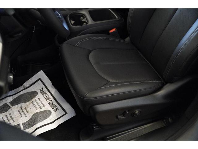new 2025 Chrysler Pacifica Hybrid car, priced at $53,501