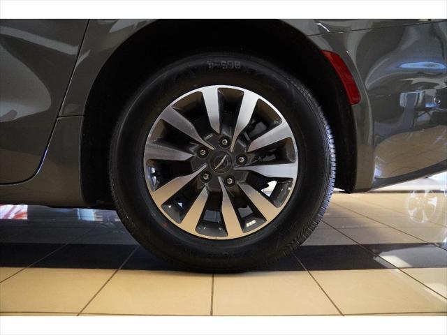 new 2025 Chrysler Pacifica Hybrid car, priced at $53,501