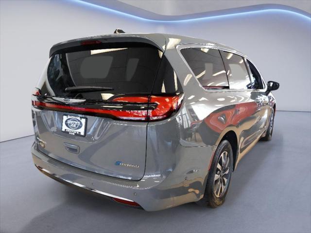 new 2025 Chrysler Pacifica Hybrid car, priced at $53,501