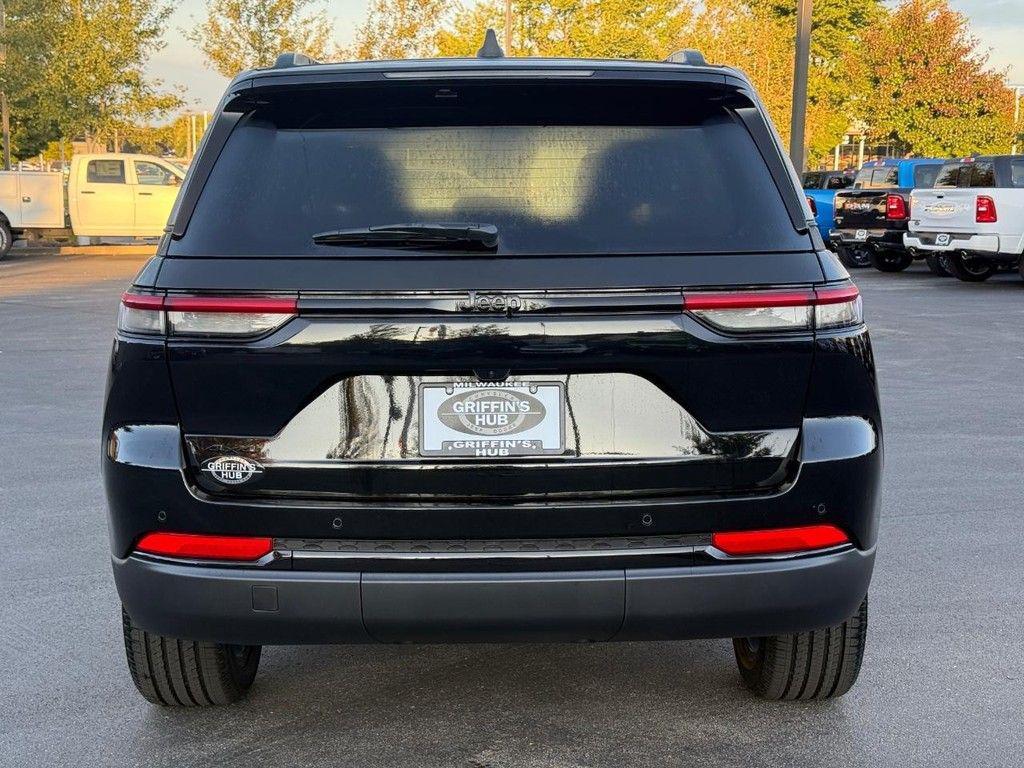 new 2025 Jeep Grand Cherokee car, priced at $44,436