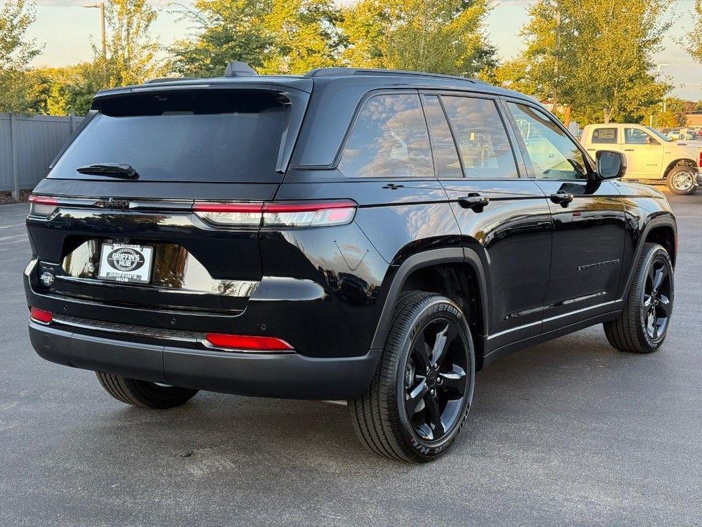 new 2025 Jeep Grand Cherokee car, priced at $44,436