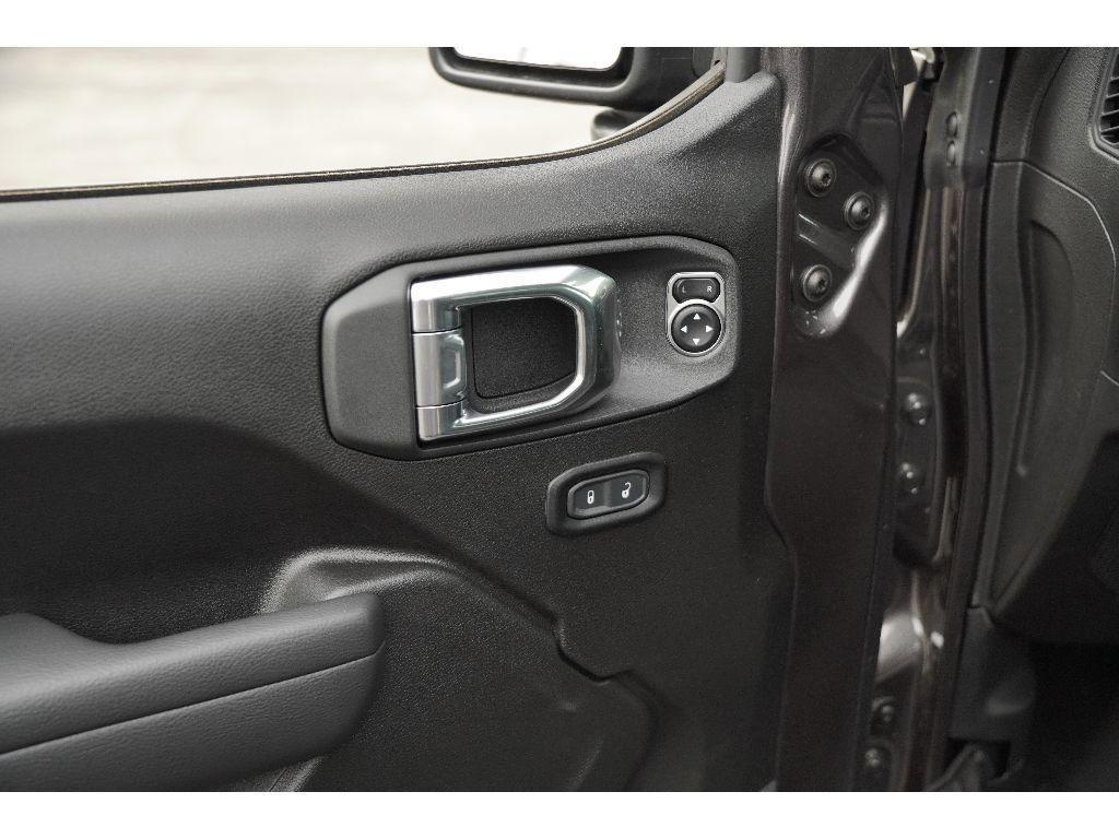 new 2025 Jeep Wrangler car, priced at $47,116