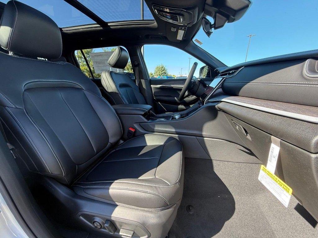 new 2025 Jeep Grand Cherokee L car, priced at $48,497