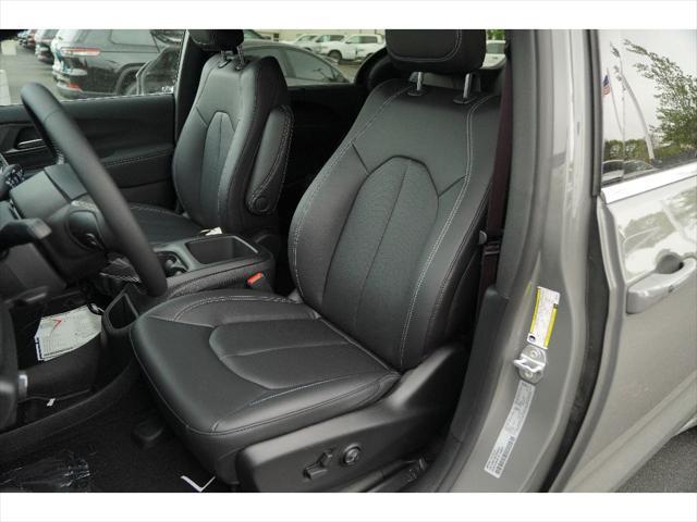 new 2025 Chrysler Pacifica car, priced at $43,527