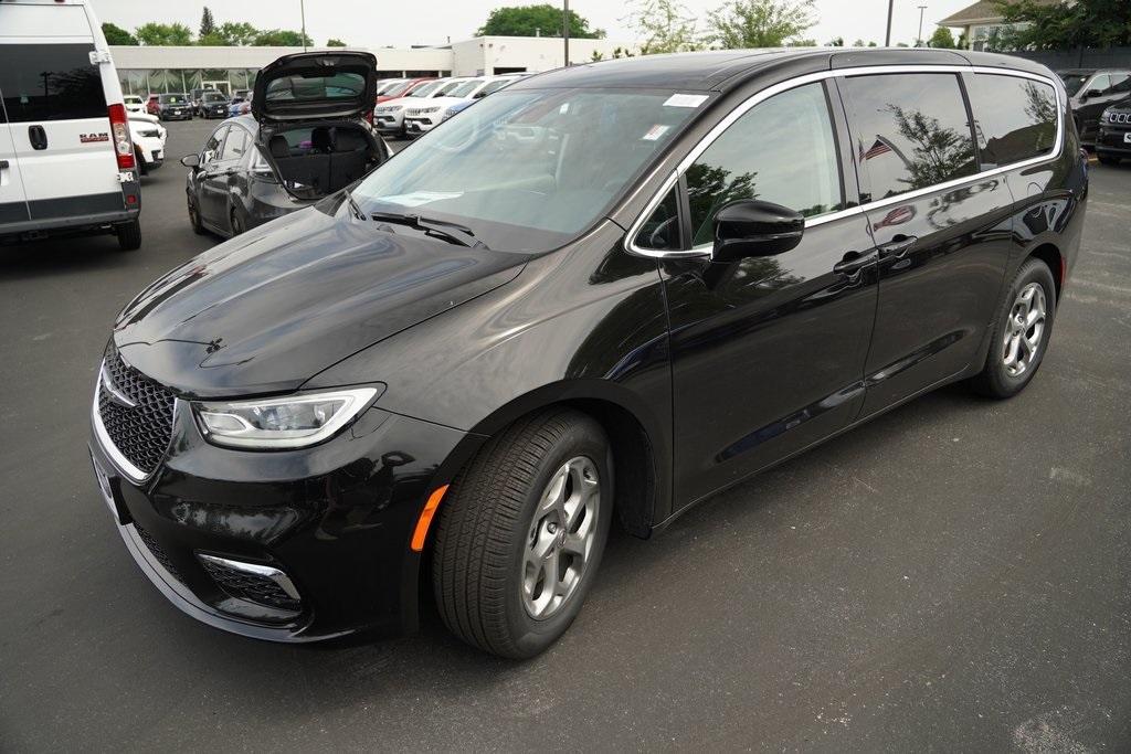 new 2024 Chrysler Pacifica car, priced at $44,259