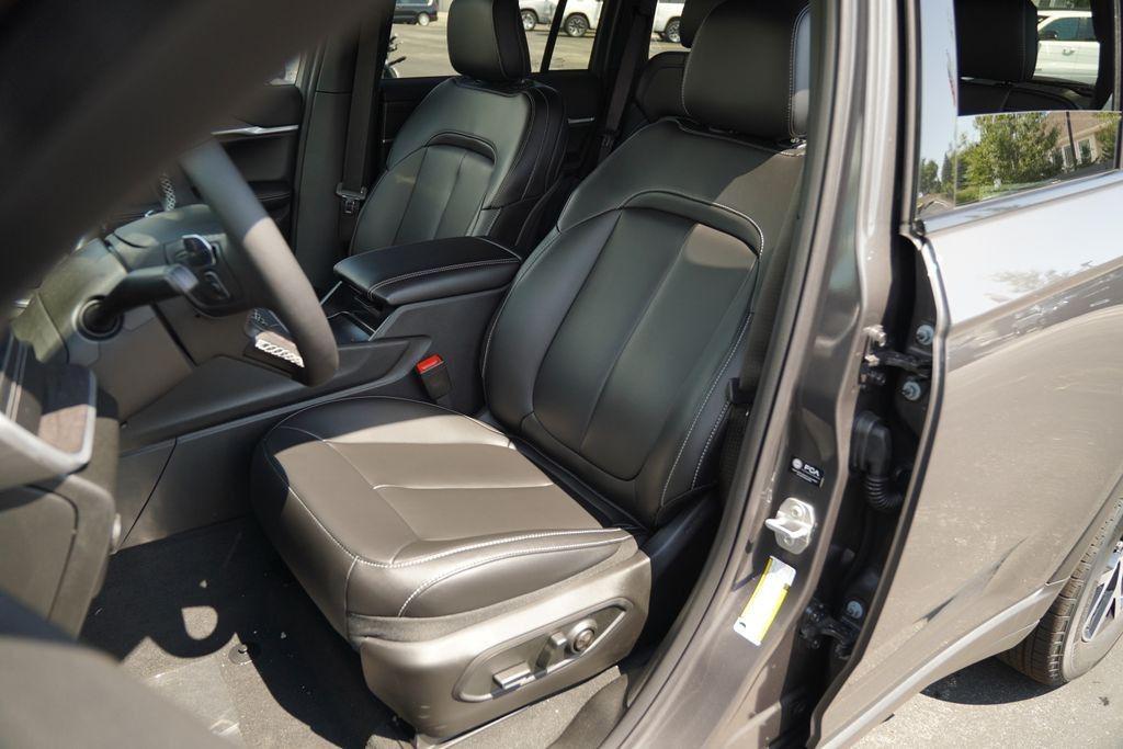 new 2025 Jeep Grand Cherokee car, priced at $43,667