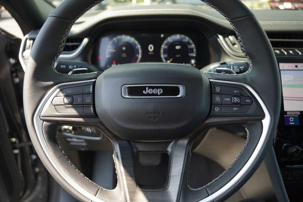 new 2025 Jeep Grand Cherokee car, priced at $43,667