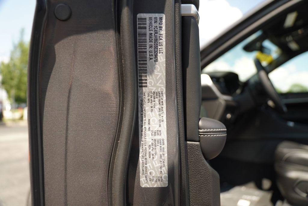 new 2025 Jeep Grand Cherokee car, priced at $43,667