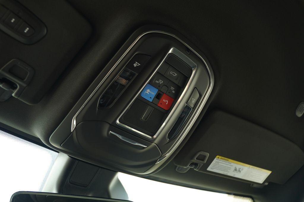 new 2025 Jeep Grand Cherokee car, priced at $43,667