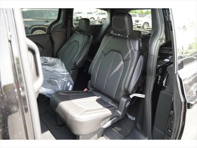 new 2025 Chrysler Pacifica car, priced at $41,252