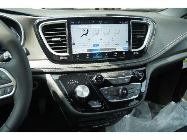 new 2025 Chrysler Pacifica car, priced at $41,252