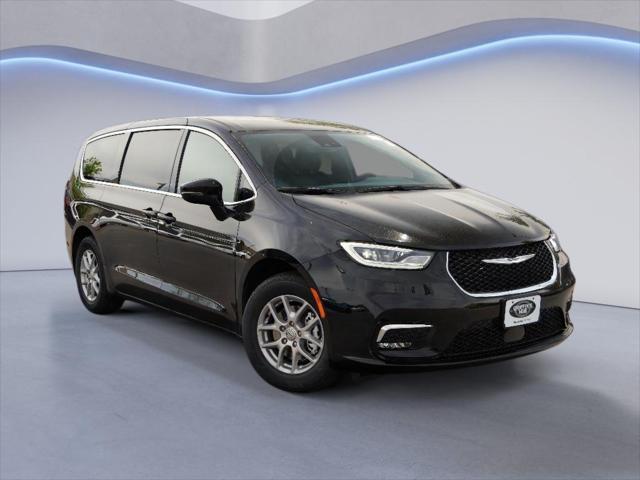 new 2025 Chrysler Pacifica car, priced at $41,252