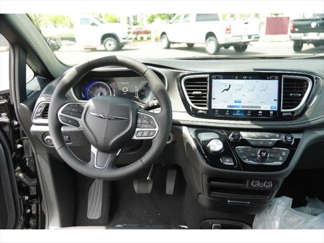 new 2025 Chrysler Pacifica car, priced at $41,252