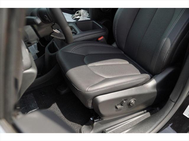 new 2025 Chrysler Pacifica car, priced at $41,252