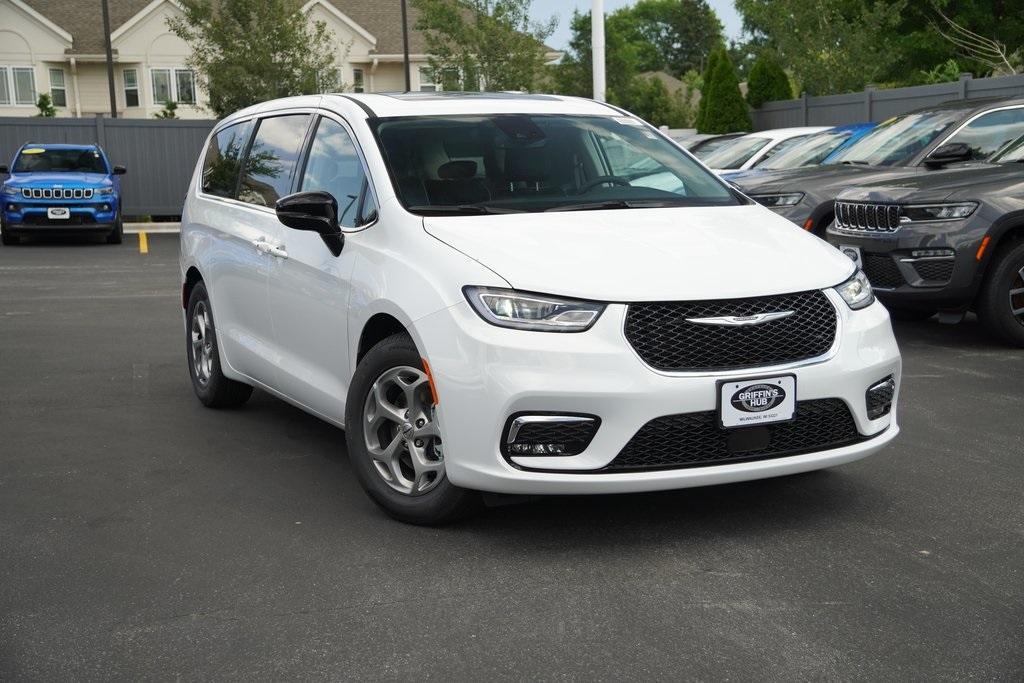 new 2024 Chrysler Pacifica car, priced at $44,241