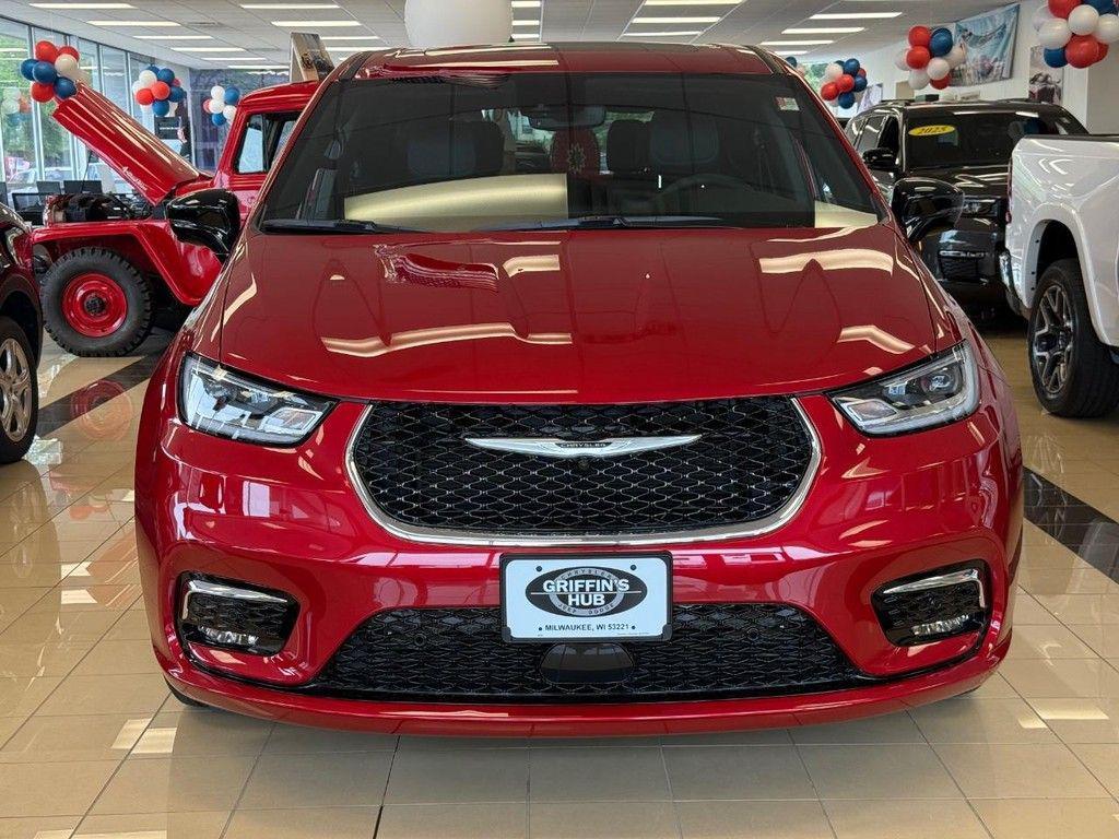 new 2026 Chrysler Pacifica car, priced at $39,909