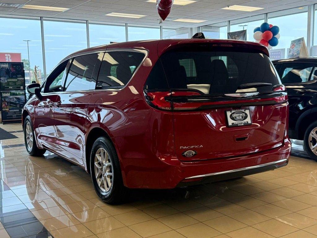 new 2026 Chrysler Pacifica car, priced at $39,909